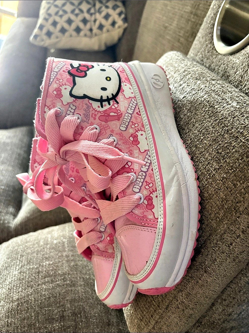 Heelys x Hello Kitty Pro 20 Pink Sneakers